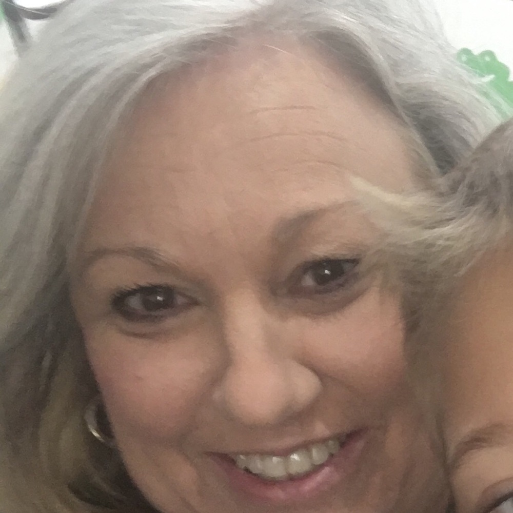 Meet your Posher, Claudia